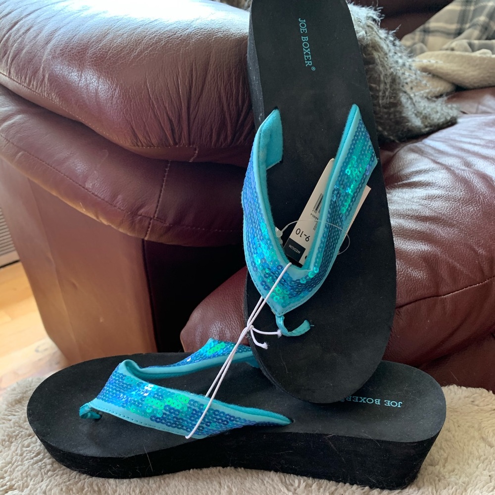 NWT. Women’s sandals 9-10